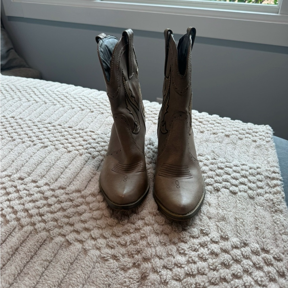 Women's Tan Cowboy Boots